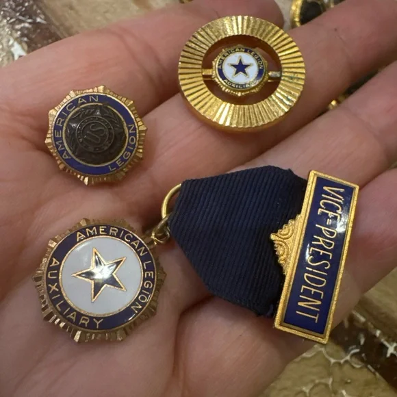 Vintage WW2 US Star American Legion Gold Tone Enamel Buttons & Pins Lot